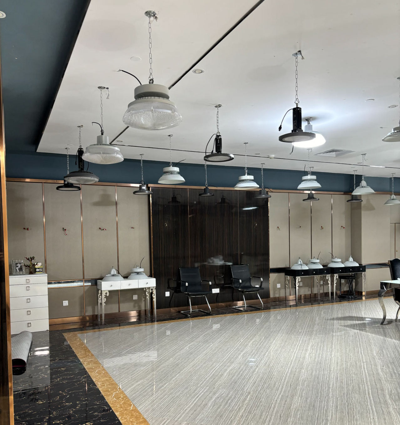 101LUX-LED lighting SHOWROOM